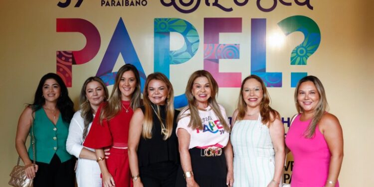 Primeira-dama do Estado visita Salão do Artesanato Paraibano e reforça compromissos do Governo com artesãos