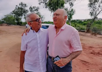 Acompanhado do presidente do TCE-PB, Cícero inspeciona obras do Parque Socioambiental do Roger