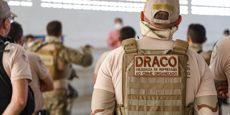 Polícia Civil e Gaeco prendem acusado de promover guerra entre facções na região de João Pessoa