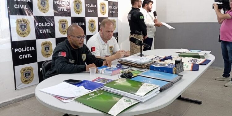 Polícia Civil desarticula rede criminosa que expedia diplomas falsos em nome de universidades brasileiras