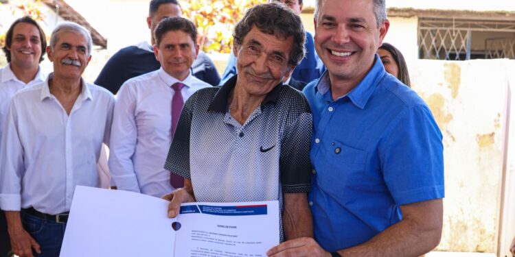 Prefeitura de Cabedelo entrega Termos de Posse a  moradores da Comunidade da Balança