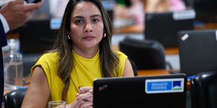 Servidoras vítimas de violência doméstica poderão ter licença remunerada