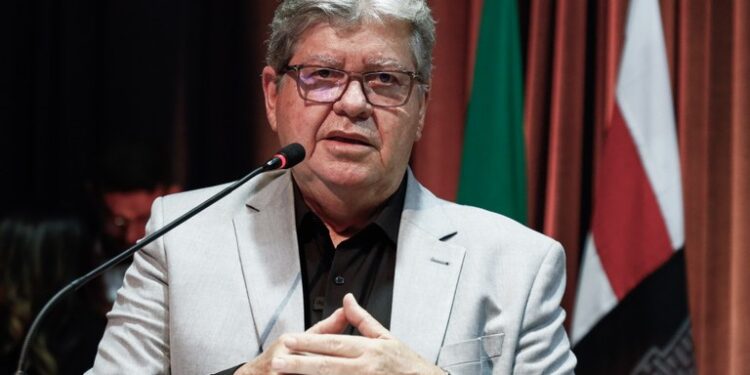 João Azevêdo anuncia contratação imediata de 80 concursados da Cagepa