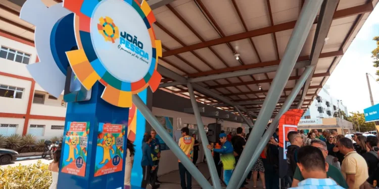 João Pessoa inova com instalação de totens para carregamento de celulares nos pontos turísticos