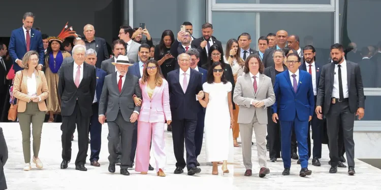 Lula: “Democracia venceu e ainda estamos aqui”