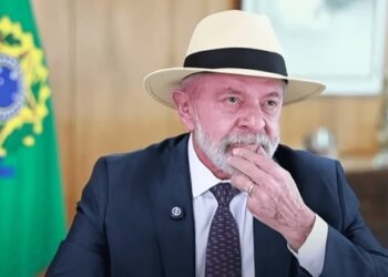 Lula dá sinais de não buscar reeleição, mas ministros acreditam que ele será candidato