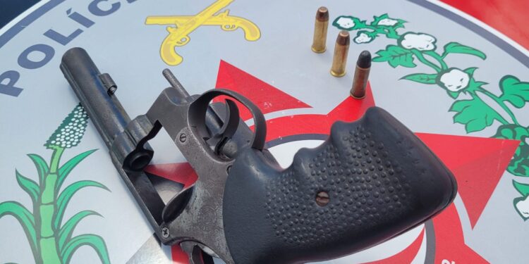 Polícia Militar prende acusado de atirar contra policial em Mandacaru