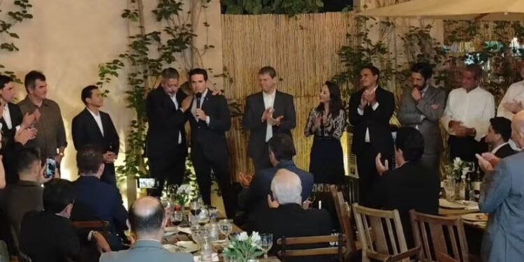 Hugo Motta une políticos de esquerda, centro e direita em jantar e reforça seu favoritismo para a Presidência da Câmara