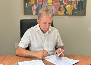 Nabor Wanderley sanciona leis para impulsionar inovação tecnológica e desenvolvimento econômico em Patos