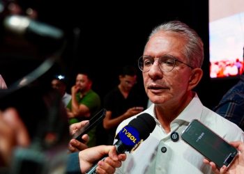 Prefeito de Patos comemora anúncio de Centro de Convenções e obras de saneamento básico