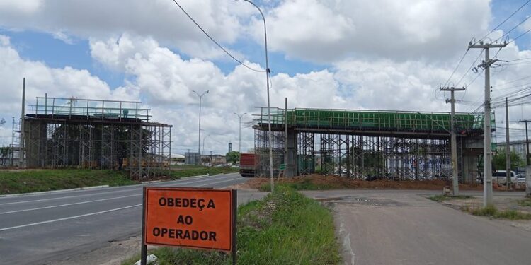 Obras do novo viaduto no Bairro das Indústrias interditam BR-101 na segunda-feira (03)