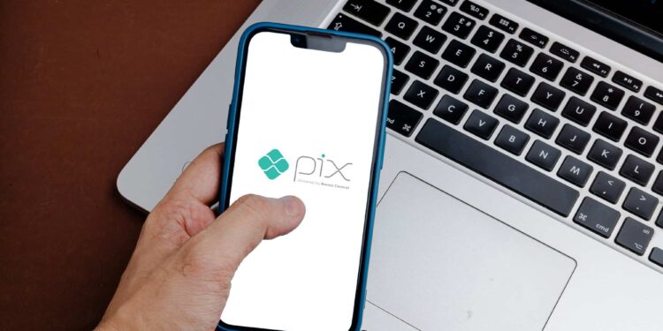 O efeito da desinformação: brasileiros reduzem o uso do Pix