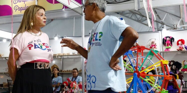 Primeira-dama do Estado visita Salão do Artesanato Paraibano e reforça compromissos do Governo com artesãos