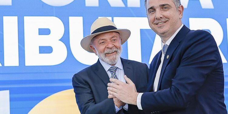 Reforma tributária é obra da democracia, diz Rodrigo Pacheco