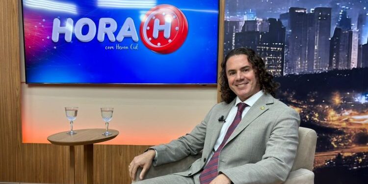 Veneziano garante apoio de 143 prefeitos e confirma candidatura à reeleição no Senado: “Confiança é a base”