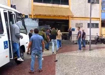 Polícia fecha ‘call center’ clandestino no Centro do Rio de Janeiro; grupo ganhava prêmios por metas de golpes batidos