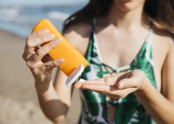 Dermatologista da Rede Municipal de Saúde alerta sobre cuidados com a pele durante o verão