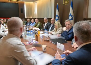Israel aprova cessar-fogo em Gaza; reféns devem começar a ser libertados neste domingo