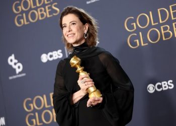 Fernanda Torres leva Globo de Ouro por atuação em Ainda Estou Aqui