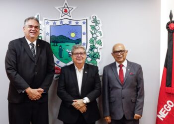 João Azevêdo recebe visita do presidente do Tribunal de Justiça e reforça harmonia e diálogo entre os Poderes