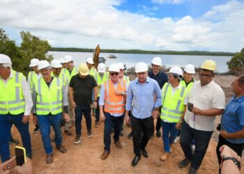 João Azevêdo acompanha início das obras da Ponte do Futuro