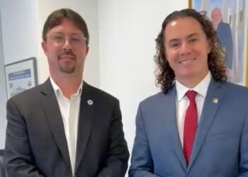 No Ministério da Saúde, Veneziano confirma ampliação de serviços da atenção primária para dez cidades paraibanas