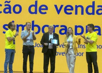 Em São Paulo, João Azevêdo recebe homenagem durante evento da CVC em reconhecimento aos investimentos no turismo