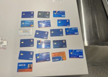 Polícia Civil prende homem no aeroporto com documento falso e materiais que seriam para aplicar golpes