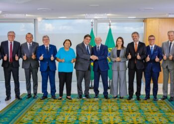 João Azevêdo e governadores do Nordeste se reúnem com Lula e assinam memorando para consolidar investimentos sustentáveis na região