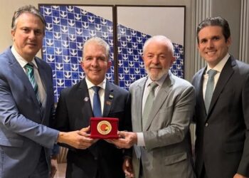 Patos recebe “Selo Nacional do Compromisso com a Alfabetização” em cerimônia com Lula e ministro da Educação