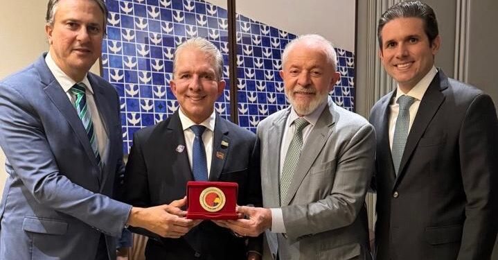 Patos recebe “Selo Nacional do Compromisso com a Alfabetização” em cerimônia com Lula e ministro da Educação