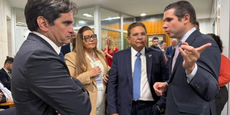 Adriano Galdino é recebido por Hugo Motta na presidência da Câmara para tratar de ações para o estado