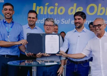 Ao lado do governador e do secretário Nacional de Habitação, Cícero destaca parcerias e investimento recorde no setor