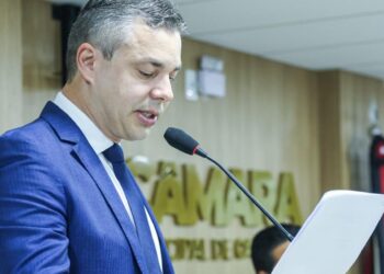 Em mensagem ao Legislativo, André Coutinho garante que saúde será prioridade no orçamento de sua gestão