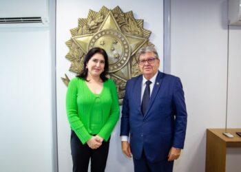 João Azevêdo se reúne com ministra Simone Tebet e participa de lançamento de projeto de expansão de energia limpa em polos de irrigação