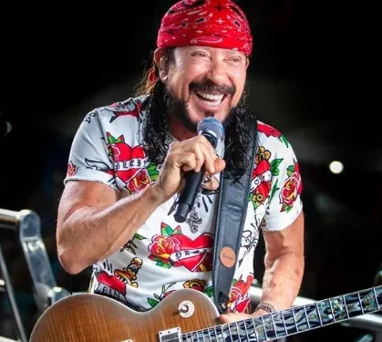 Bloco Vumbora dá início ao Via Folia com o cantor Bell Marques arrastando multidão na Epitácio Pessoa