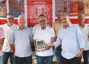 Cícero Lucena autoriza obras em 10 ruas e destaca mais de R$ 33 milhões investidos no bairro de Oitizeiro