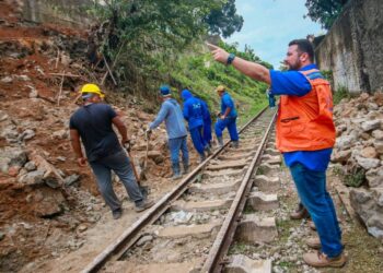 Defesa Civil desinterdita trecho da ferrovia entre as estações do Varadouro e Mandacaru