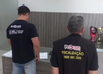 Procon-JP fiscaliza escolas para garantir cumprimento da lei que restringe o uso do celular