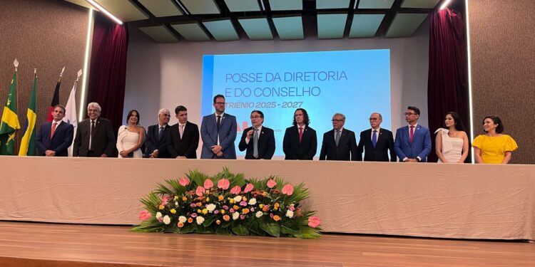 Veneziano participa da posse de Alberto Jorge na OAB Campina Grande e destaca qualidades do presidente reeleito