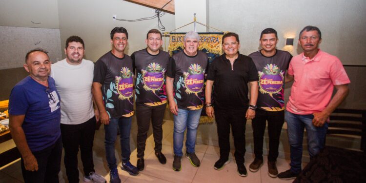 Adriano Galdino prestigia Bloco Zé Pereira em Itabaiana ao lado de lideranças políticas