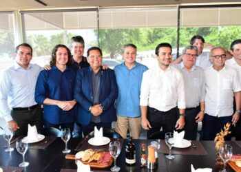 Veneziano recepciona Ministro do Turismo na Paraíba e agradece apoio aos eventos e recursos para Centro de Convenções de Campina Grande