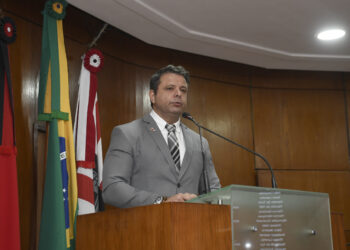 Lei de autoria do vereador Marmuthe, que proíbe escolas de recusar matrículas, pode ganhar abrangência nacional