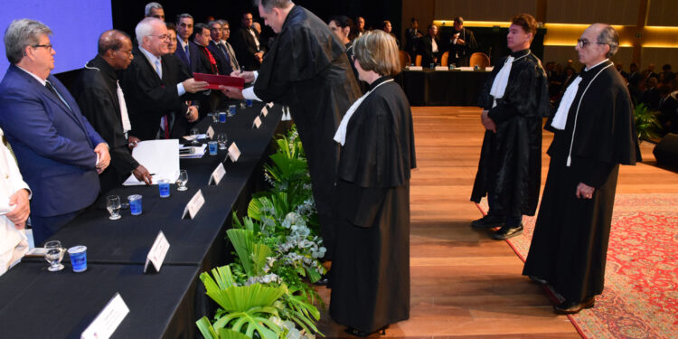 Desembargador Fred Coutinho é empossado presidente do TJPB para o biênio 2025/2026
