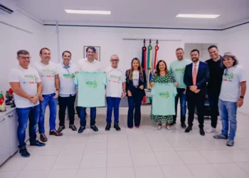 Cícero Lucena assina Termo de Cooperação Técnica com Ministério Público para coleta sustentável no Carnaval