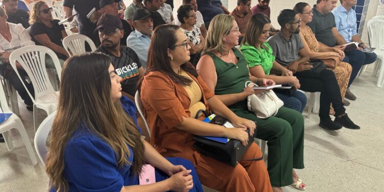 Prefeita de Monteiro participa de evento da Amcap e anuncia lançamento de concurso público até julho