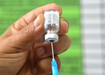 Especialistas orientam pais e responsáveis para atualizar a caderneta de vacinação das crianças e adolescentes