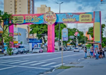 Bloco Muriçocas do Miramar desfila nesta quarta-feira homenageando a atriz paraibana Zezita Matos