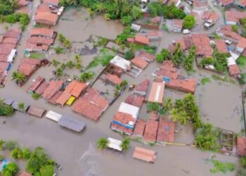 Rio transborda e provoca alagamento de quase 200 casas na Baía da Traição