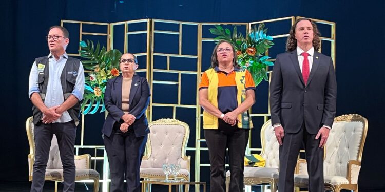 Veneziano recebe comenda ‘Parlamentar amigo do ACS e ACE’ por sua contribuição e presidente da CONACS destaca: “Sempre nos apoiou”